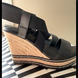 Charles David “Theme” espadrilles